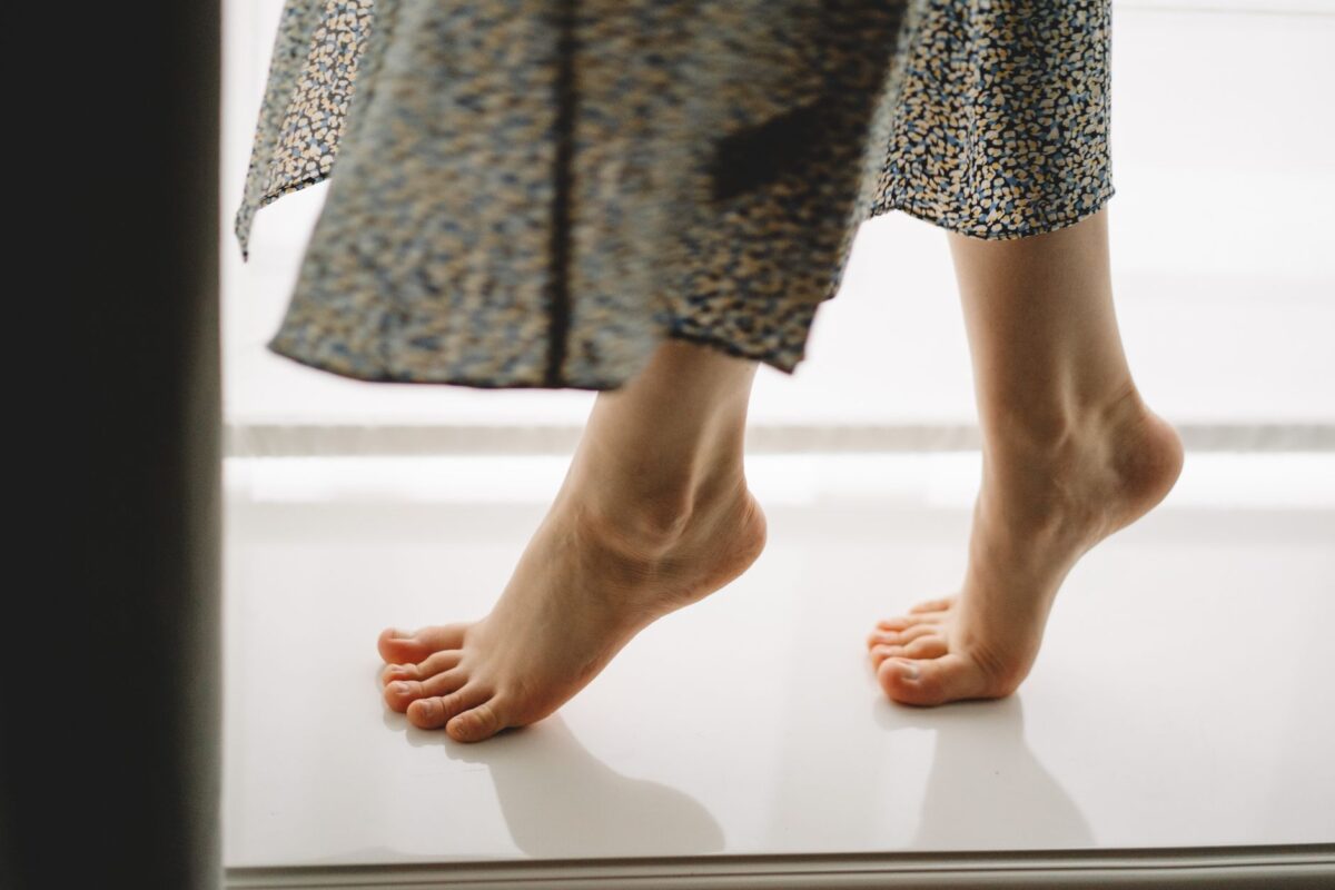 Cloque au pied qui gratte : apaiser la dyshidrose et limiter les poussées